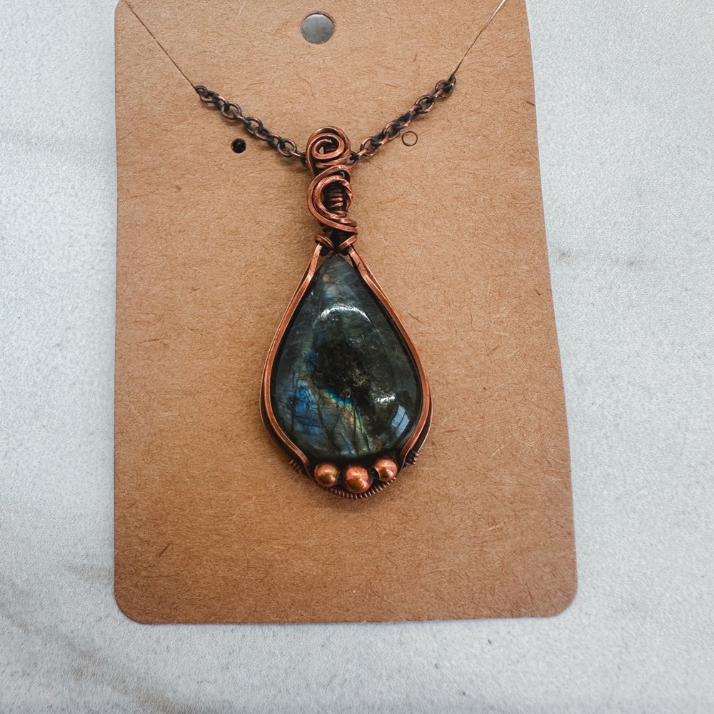 Labradorite wire wrapped necklace - Picture 2 of 3